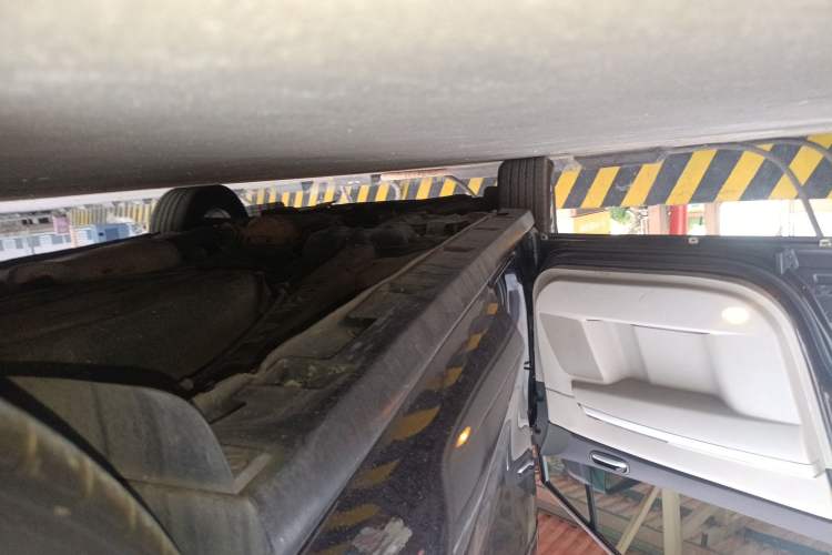 Used Mazda 8 2013 2.5L Elite Edition Left Side Sill