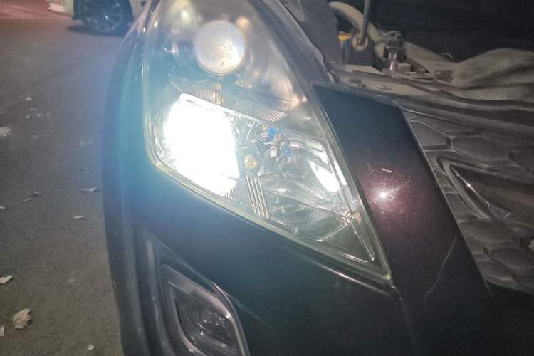 Used Mazda 8 2013 2.5L Ultimate Edition Right Front Headlight