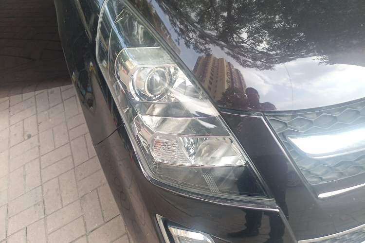 Used Mazda 8 2013 2.5L Deluxe Edition Right Front Headlight