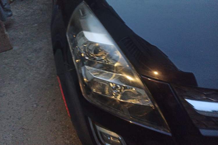 Used Mazda 8 2013 2.5L Deluxe Edition Right Front Headlight
