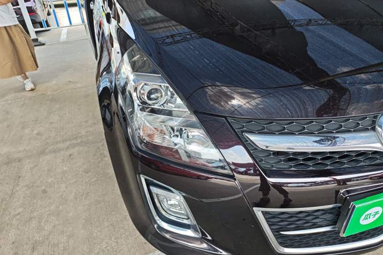 Used Mazda 8 2013 2.5L Ultimate Edition Right Front Headlight