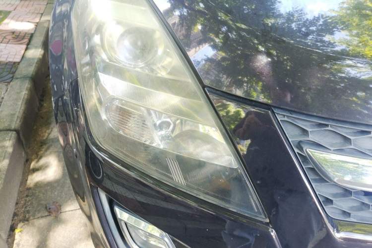 Used Mazda 8 2013 2.5L Ultimate Edition Right Front Headlight