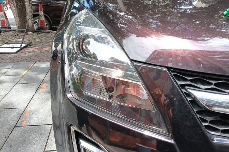 Used Mazda 8 2013 2.5L Ultimate Edition Right Front Headlight