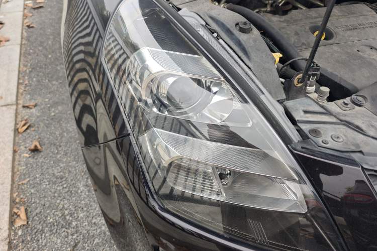 Used Mazda 8 2013 2.5L Deluxe Edition Right Front Headlight