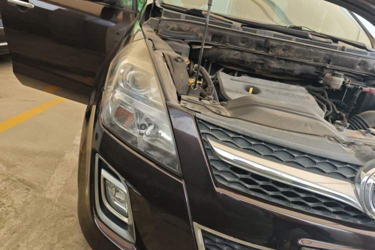 Used Mazda 8 2013 2.5L Deluxe Edition Right Front Headlight