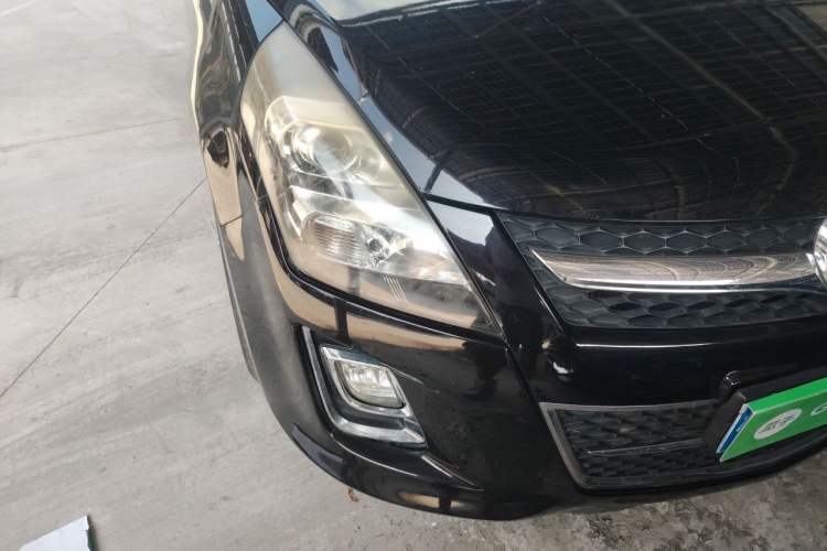 Used Mazda 8 2013 2.5L Ultimate Edition Right Front Headlight