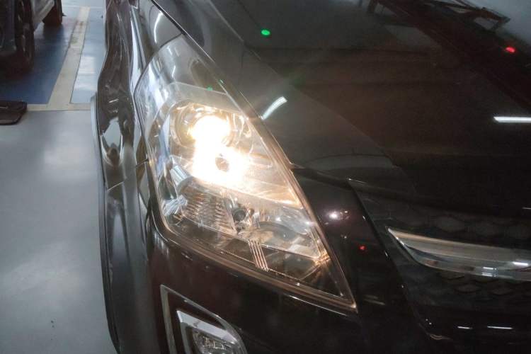 Used Mazda 8 2013 2.5L Ultimate Edition Right Front Headlight