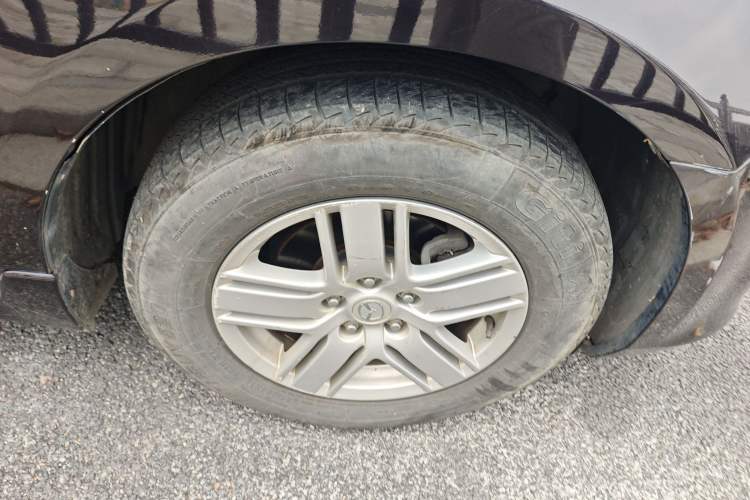 Used Mazda 8 2013 2.5L Deluxe Edition Right Front Wheel Hub