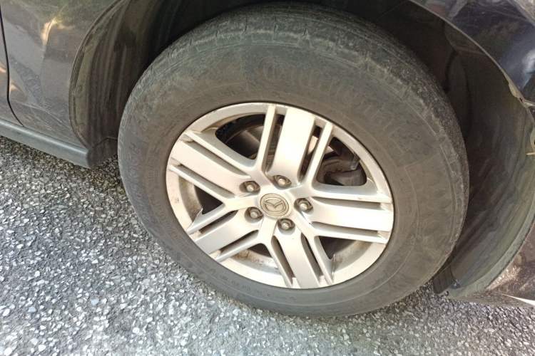 Used Mazda 8 2013 2.5L Elite Edition Right Front Wheel Hub