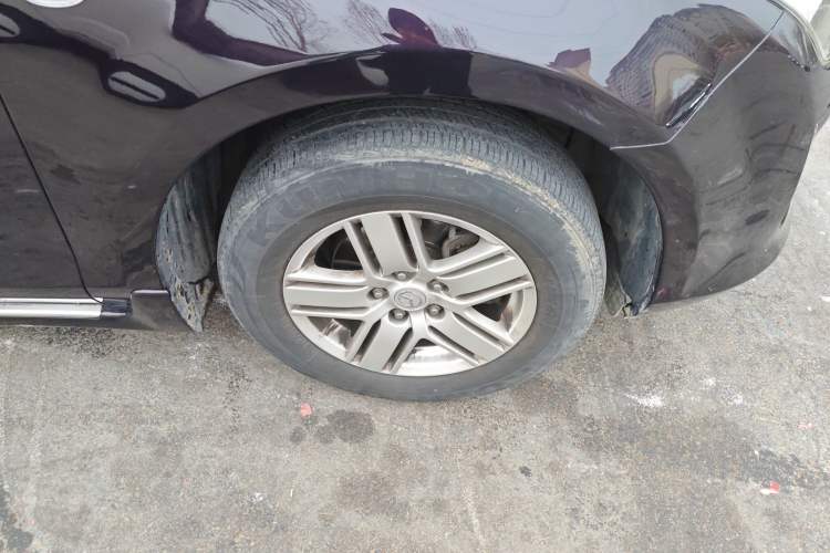 Used Mazda 8 2013 2.5L Deluxe Edition Right Front Wheel Hub