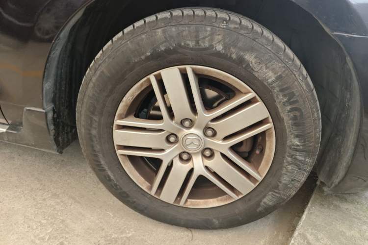 Used Mazda 8 2013 2.5L Deluxe Edition Right Front Wheel Hub