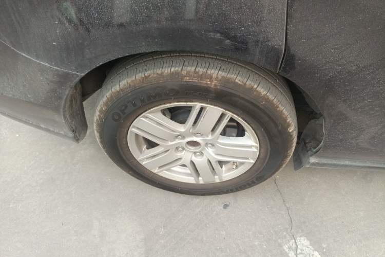 Used Mazda 8 2013 2.5L Elite Edition Right Rear Wheel Hub
