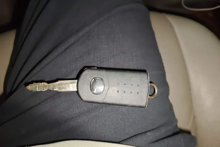 Used Mazda 8 2013 2.5L Elite Edition Vehicle Key