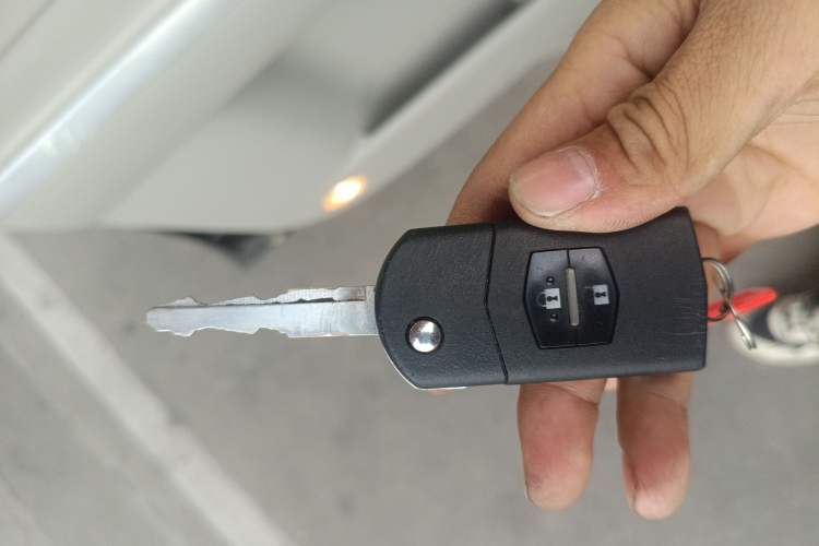 Used Mazda 8 2013 2.5L Elite Edition Vehicle Key