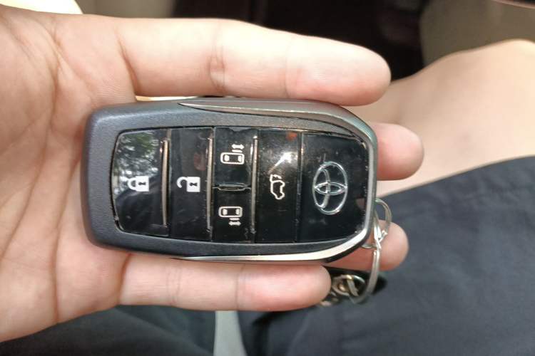 Used Mazda 8 2013 2.5L Ultimate Edition Vehicle Key