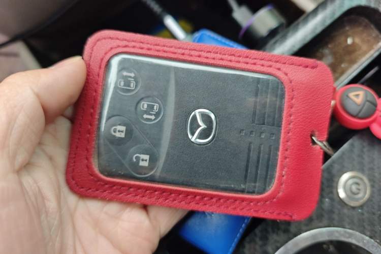 Used Mazda 8 2013 2.5L Deluxe Edition Vehicle Key