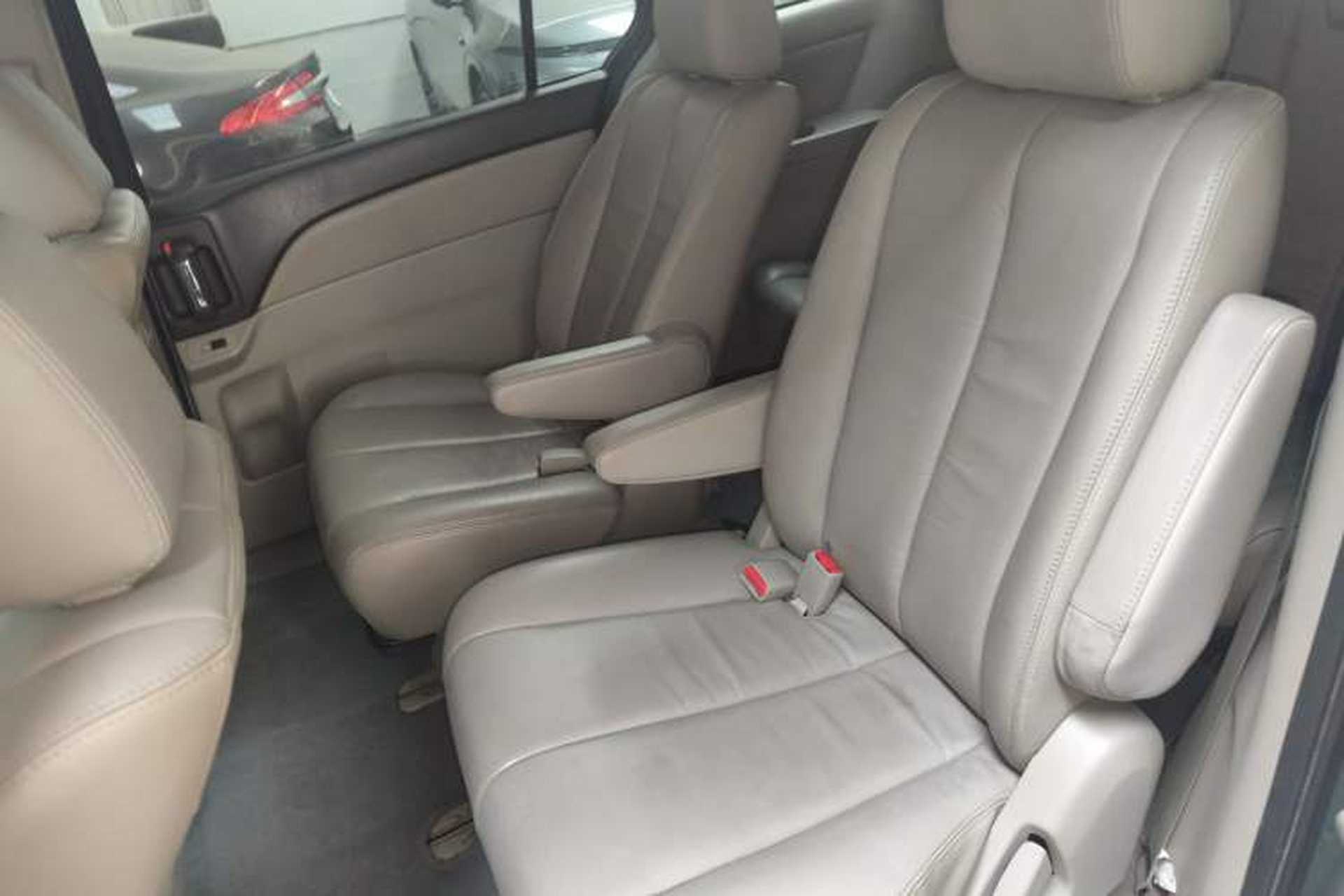 Used Mazda 8 2013 2.5L Ultimate Edition Interior 4
