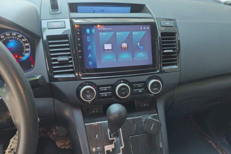 Used Mazda 8 2015 2.5L Elite Edition Audio And AC Panel