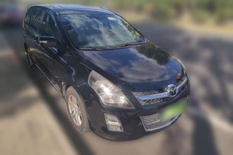 Used Mazda 8 2015 2.5L Ultimate Edition Front Right 45 Deg