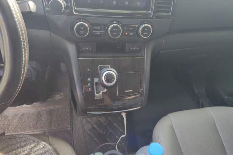Used Mazda 8 2015 2.5L Ultimate Edition Gear Lever