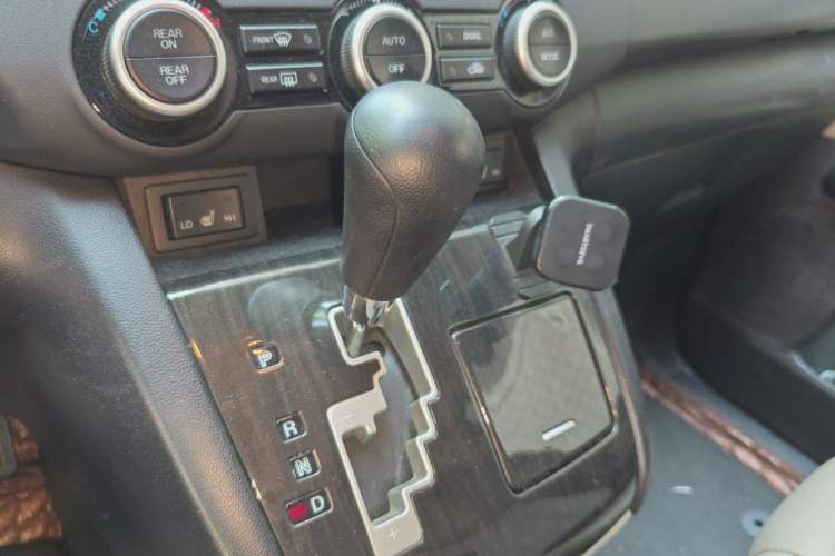 Used Mazda 8 2015 2.5L Elite Edition Gear Lever