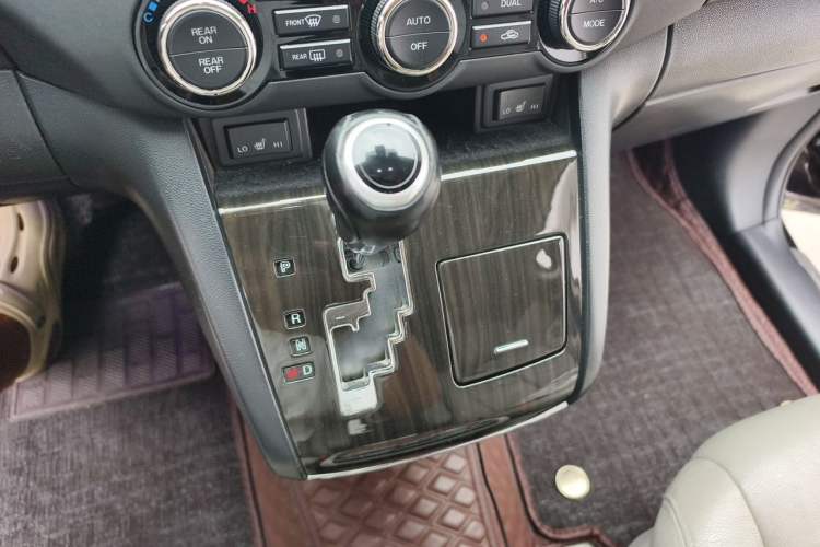 Used Mazda 8 2015 2.5L Ultimate Edition Gear Lever