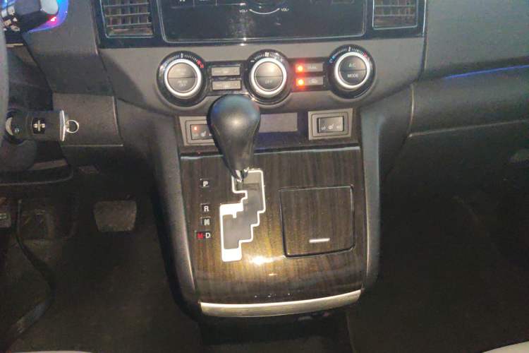 Used Mazda 8 2015 2.5L Elite Edition Gear Lever