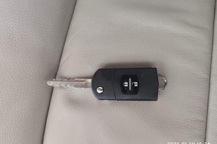 Used Mazda 8 2015 2.5L Elite Edition Interior 1