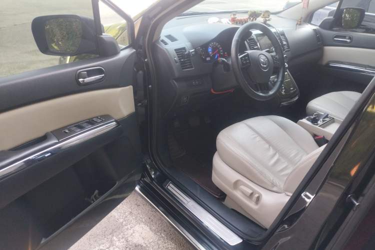 Used Mazda 8 2015 2.5L Flagship Edition Interior 3