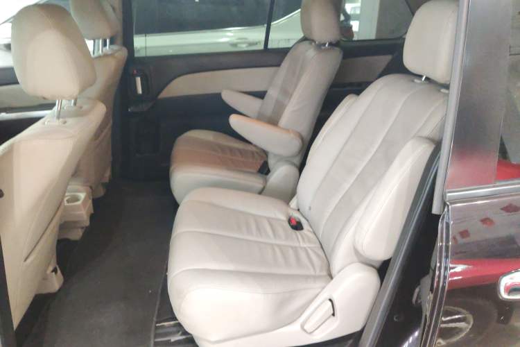 Used Mazda 8 2015 2.5L Elite Edition Interior 4