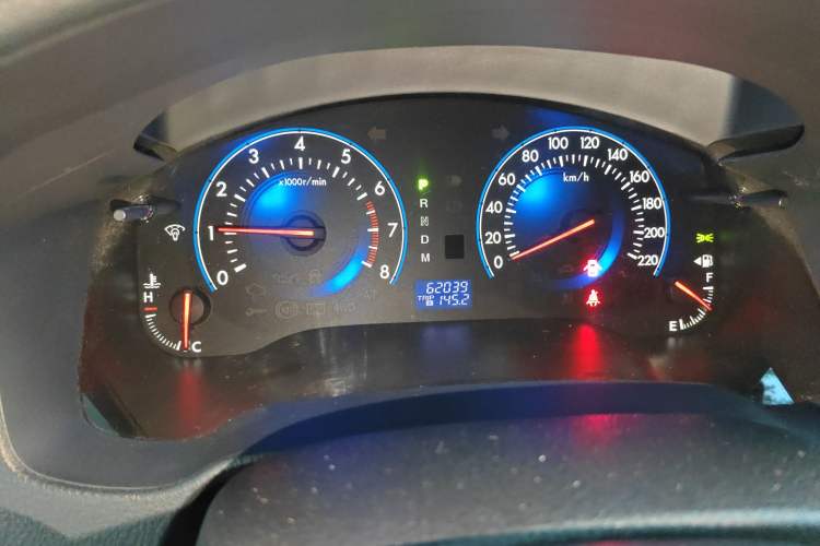 Used Mazda 8 2015 2.5L Flagship Edition Odometer Close Up