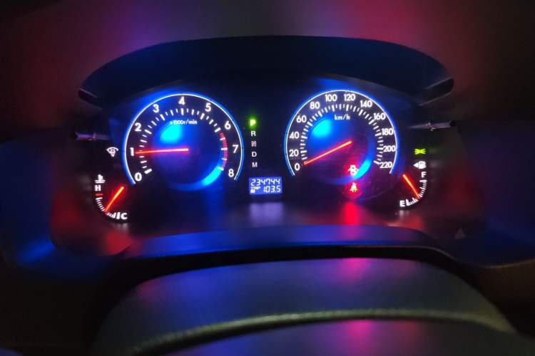 Used Mazda 8 2015 2.5L Flagship Edition Odometer Close Up