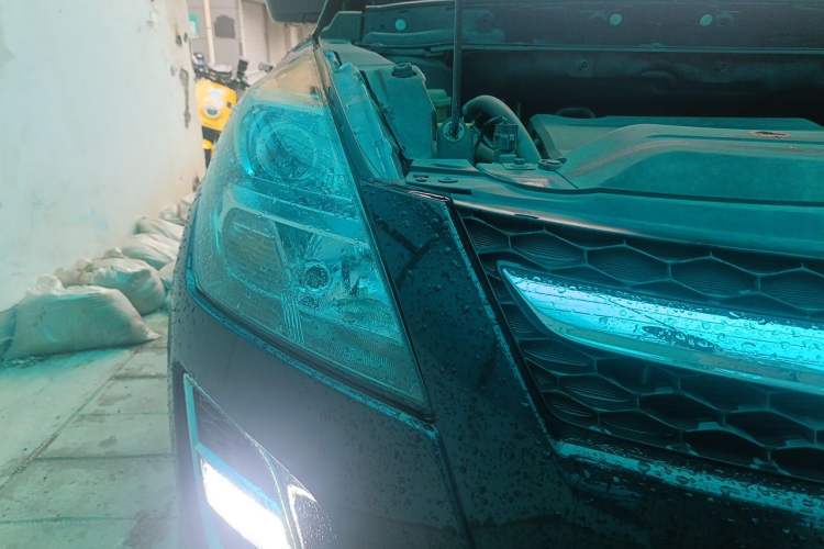 Used Mazda 8 2015 2.5L Flagship Edition Right Front Headlight