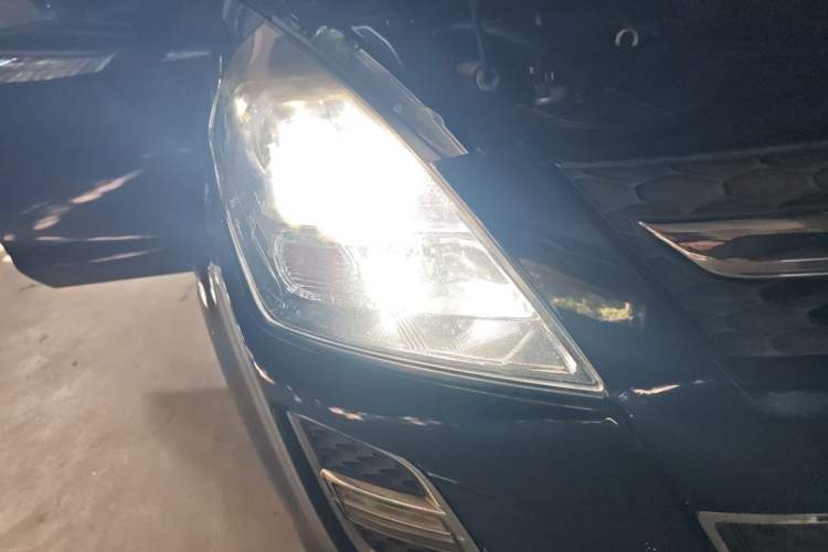 Used Mazda 8 2015 2.5L Flagship Edition Right Front Headlight