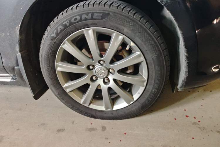 Used Mazda 8 2015 2.5L Flagship Edition Right Front Wheel Hub
