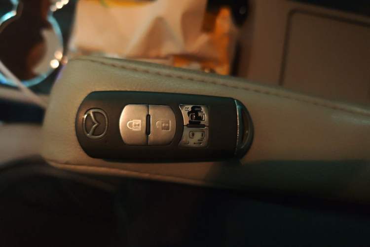 Used Mazda 8 2015 2.5L Flagship Edition Vehicle Key
