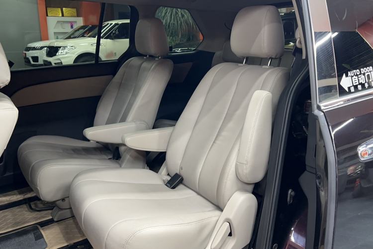 Used Mazda 8 2015 2.5L Ultimate Edition Interior 1