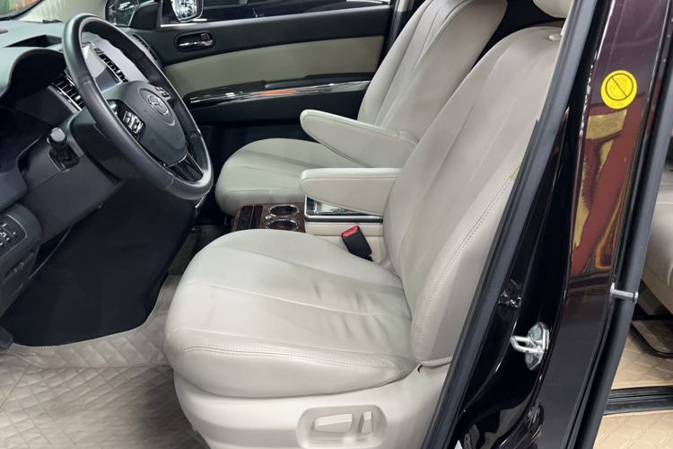 Used Mazda 8 2015 2.5L Ultimate Edition Interior 3