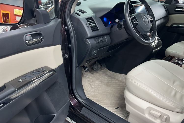 Used Mazda 8 2015 2.5L Ultimate Edition Interior 4