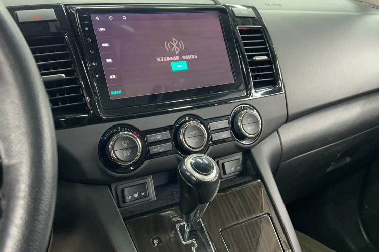 Used Mazda 8 2015 2.5L Ultimate Edition Interior 7
