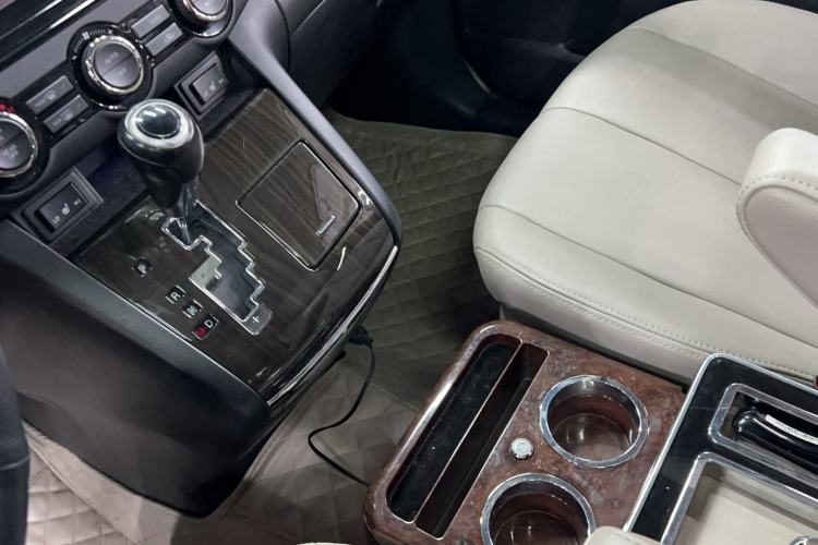 Used Mazda 8 2015 2.5L Ultimate Edition Interior 8