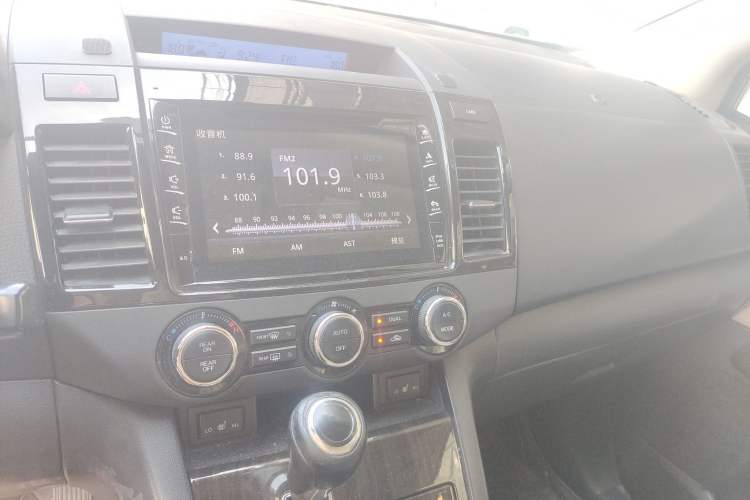 Used Mazda 8 2015 2.5L Flagship Edition Audio And AC Panel