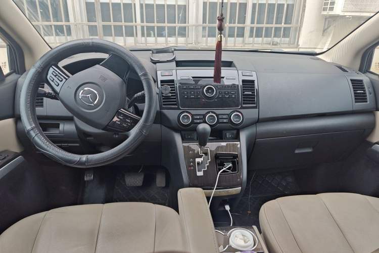 Used Mazda 8 2015 2.5L Elite Edition Center Console