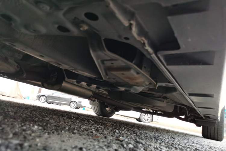Used Mazda 8 2015 2.5L Ultimate Edition Chassis Front Left