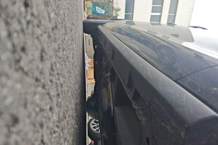 Used Mazda 8 2015 2.5L Elite Edition Chassis Front Right
