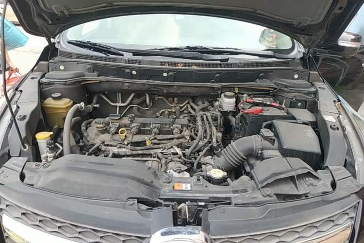 Used Mazda 8 2015 2.5L Ultimate Edition Engine Bay