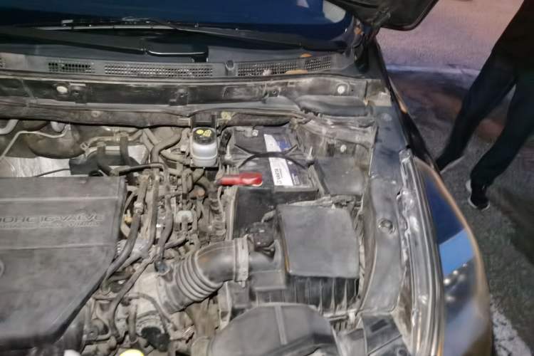 Used Mazda 8 2015 2.5L Ultimate Edition Engine Bay Left