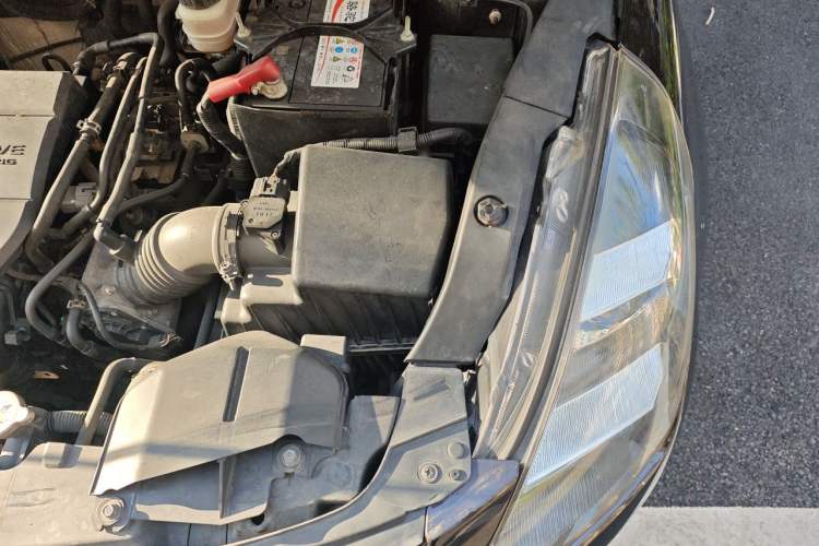 Used Mazda 8 2015 2.5L Ultimate Edition Engine Bay Left