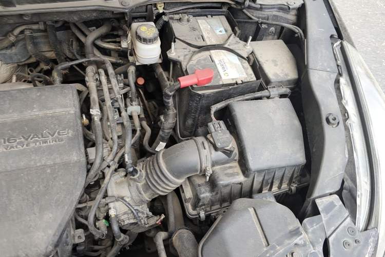Used Mazda 8 2015 2.5L Ultimate Edition Engine Bay Left
