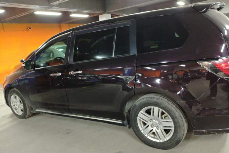 Used Mazda 8 2015 2.5L Ultimate Edition Exterior 3